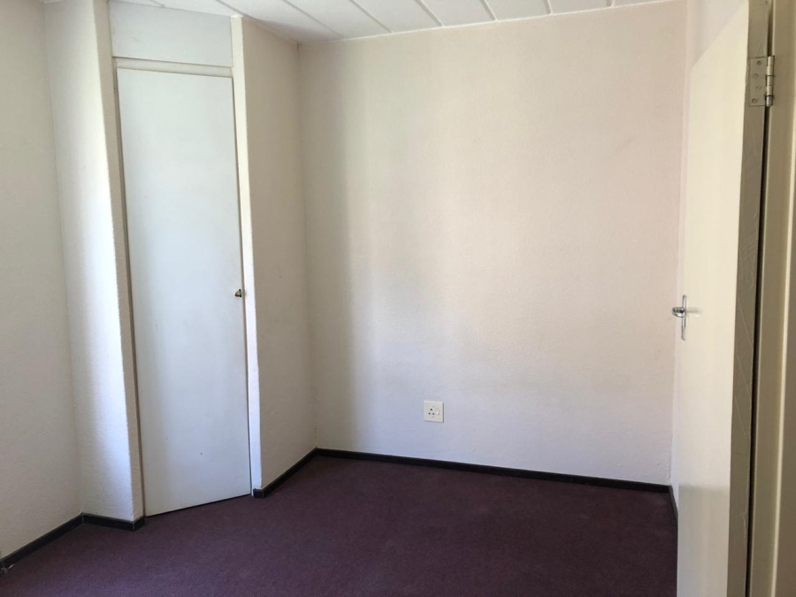 1 Bedroom Property for Sale in Kannoniers Park North West